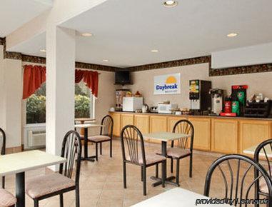 Days Inn & Suites By Wyndham Groton Near The Casinos 外观 照片